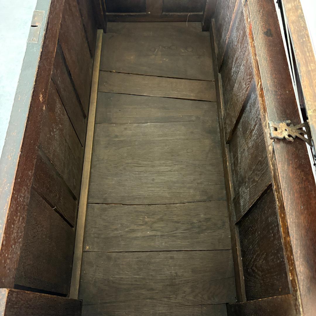 ゴシック様式 リネンフォールド ブランケットボックス