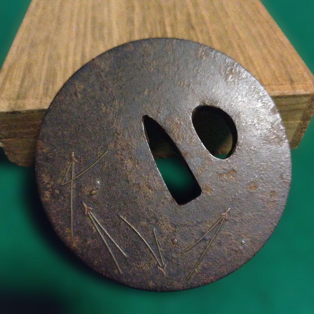 鉄製鍔 金の葉模様 象嵌