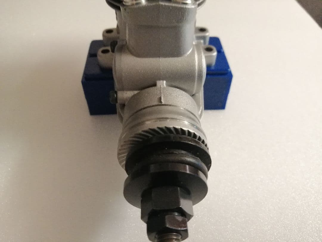 FS-62V OSのラジコン飛行機用4サイクルエンジン 中古美品