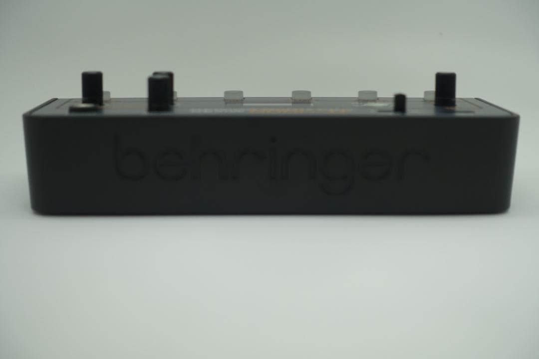 behringer JT-4000 MICRO シンセサイザー