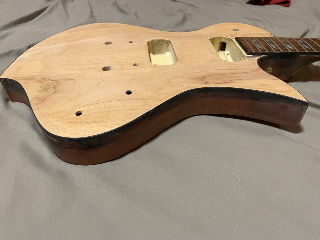 ジャンク フェルナンデス RAVELLE 塗装剥がし途中