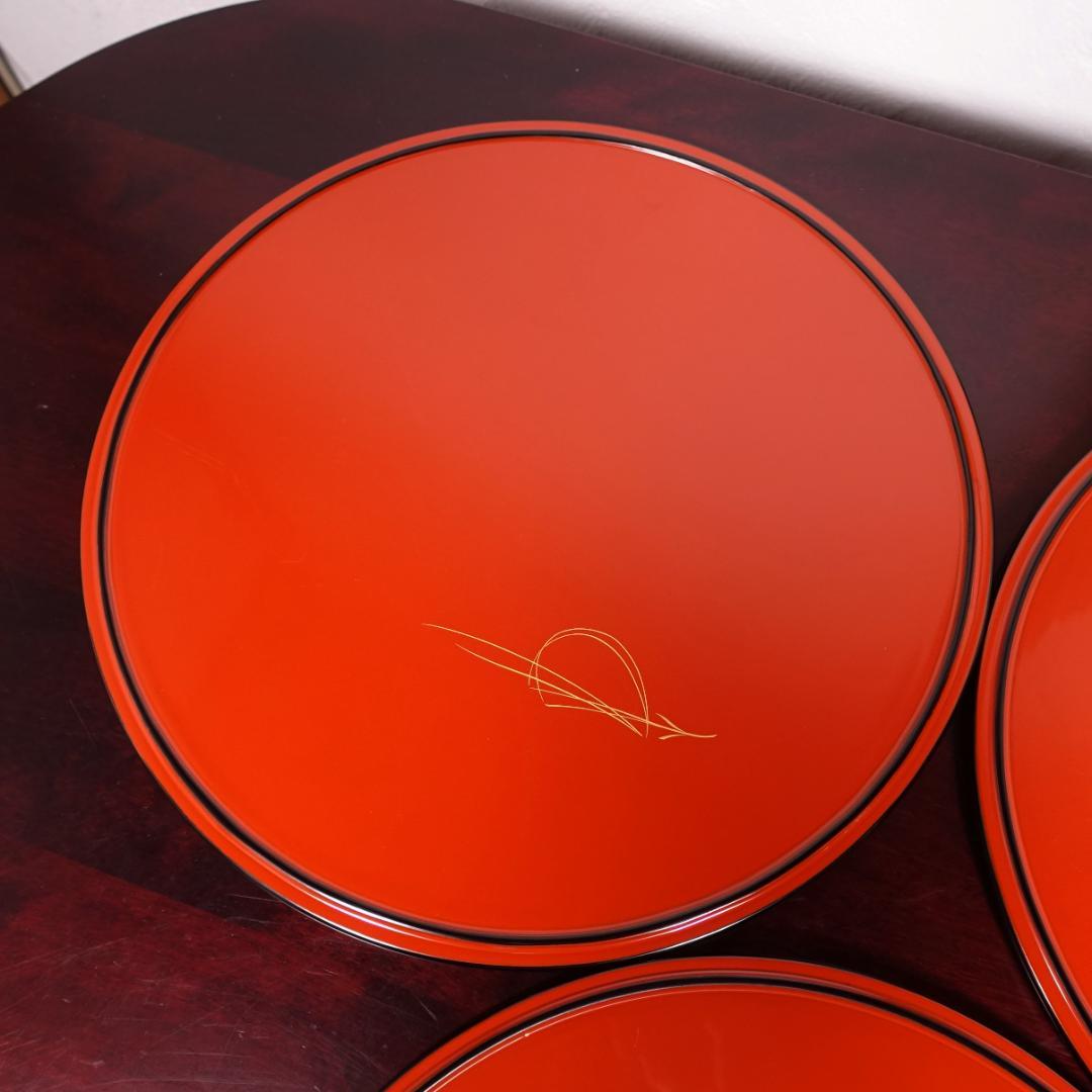 輪島塗 八井珠蔵 朱塗 裏黒塗 沈金結び松 丸盆 5客 共箱