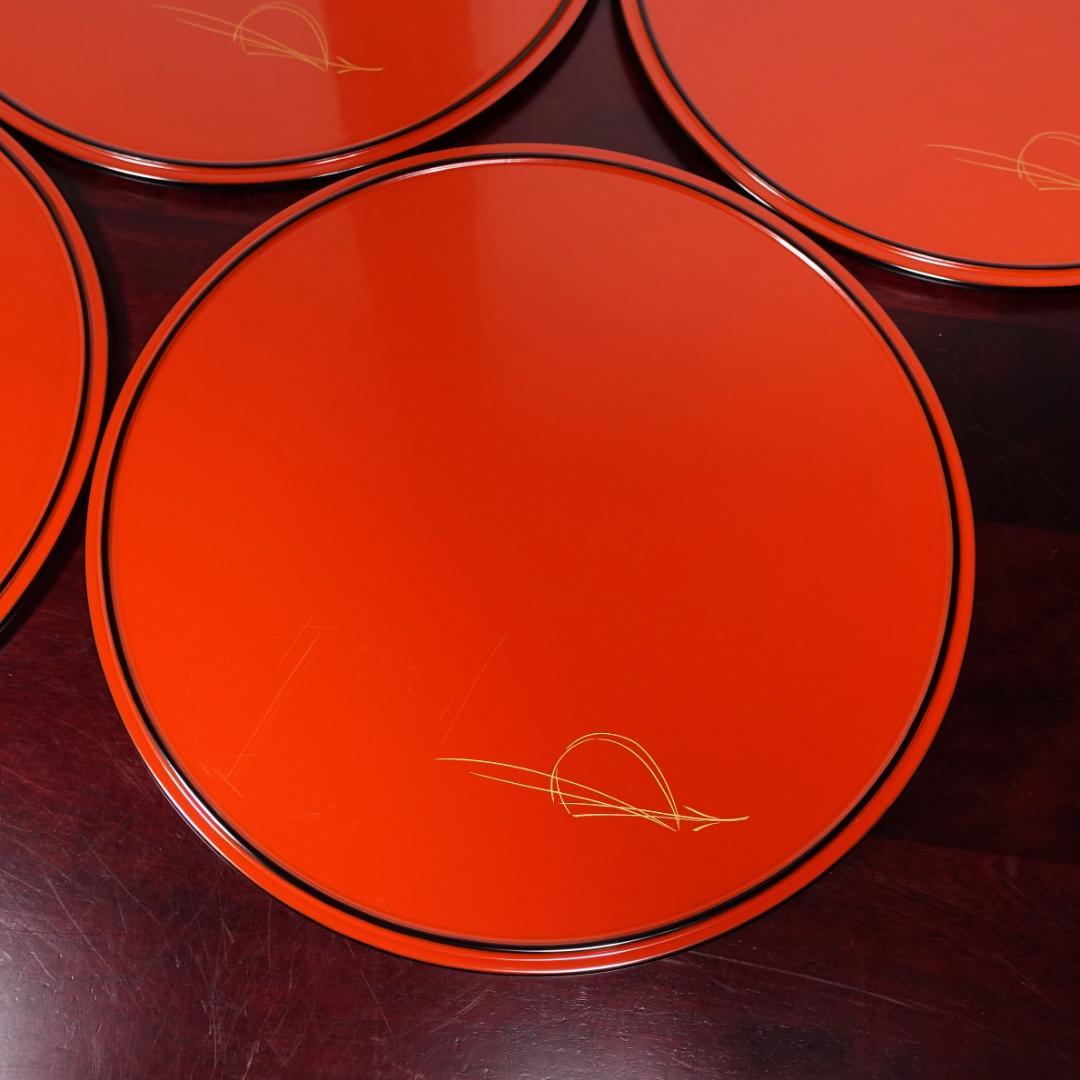 輪島塗 八井珠蔵 朱塗 裏黒塗 沈金結び松 丸盆 5客 共箱