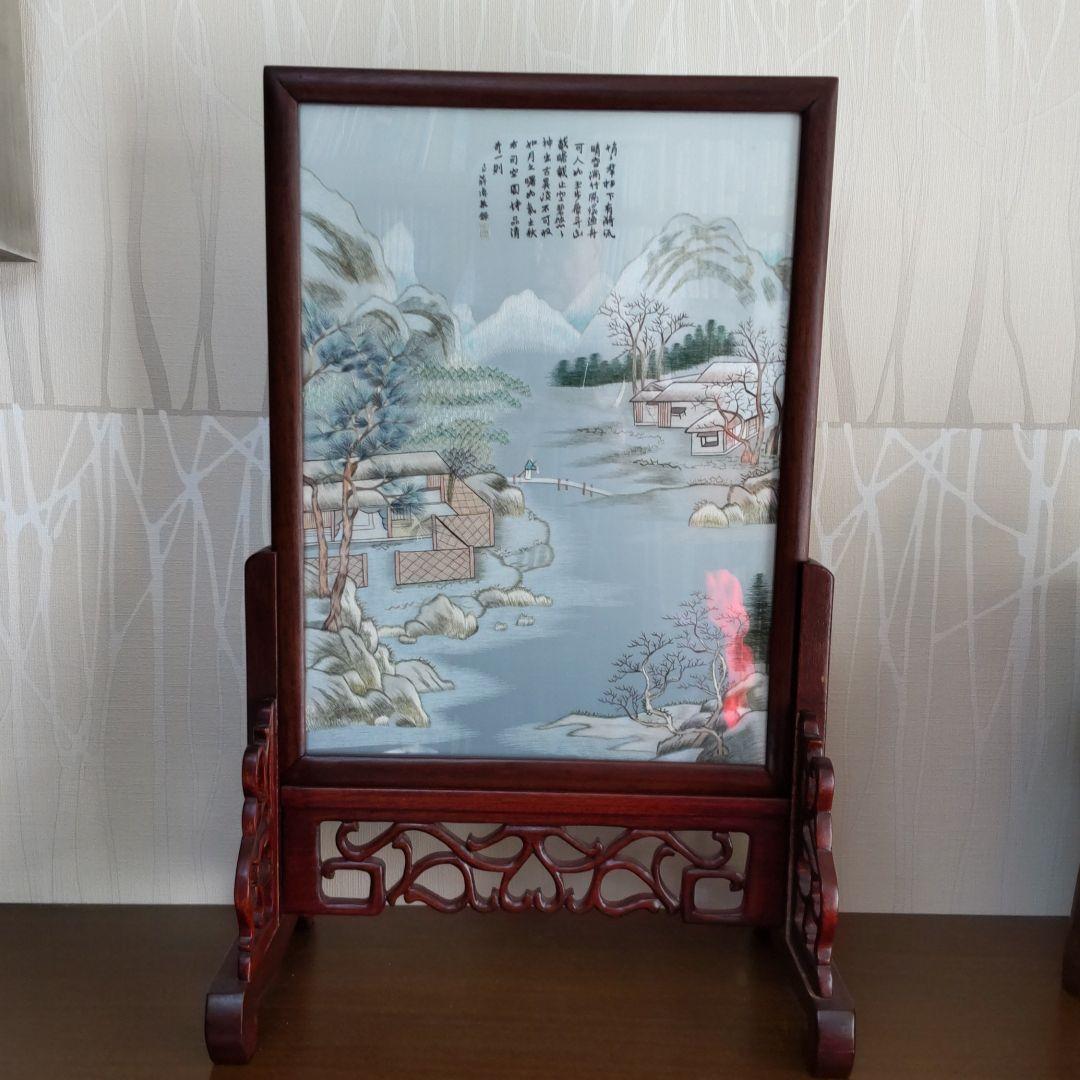 中国伝統工芸品、両面刺繍の山水画です。