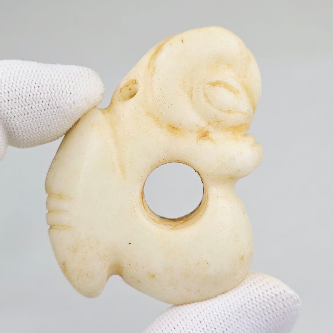 中国骨董 古白玉 漢白玉 手彫り 豚龍佩 根付 装身具 激安 - メルカリ