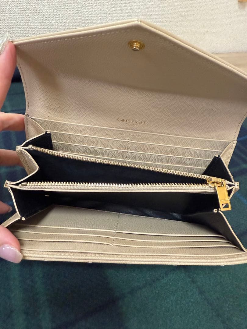 ☆YSL ベージュ キルティング 二つ折り財布☆
