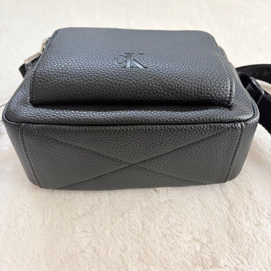 海外限定✨新品 カルバンクライン ダブルジップショルダーバッグ カメラ シボ 黒