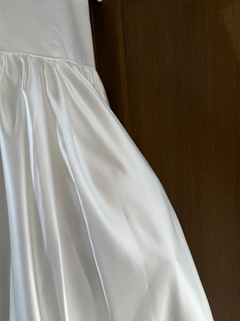 サテン　パフスリーブ　ウエディング　ドレス