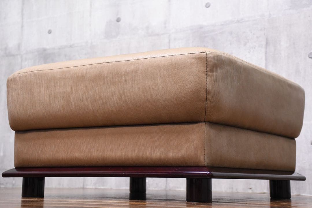 EAC67 北谷家具 KIT FURNITURE 仔山羊革張り オットマン