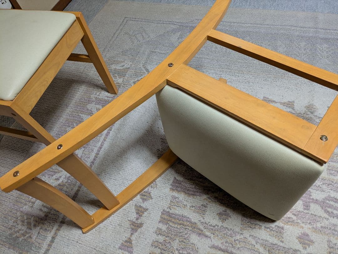 木製ダイニングテーブルと椅子2脚セット