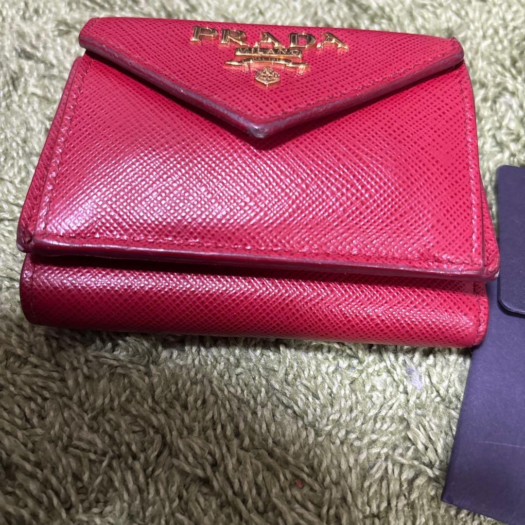 M*M様 PRADA 三つ折り財布 赤 サフィアーノレザー