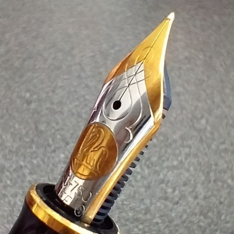 Pelikan ペリカン 万年筆 ブラック ＥFニブとボールペンのセット