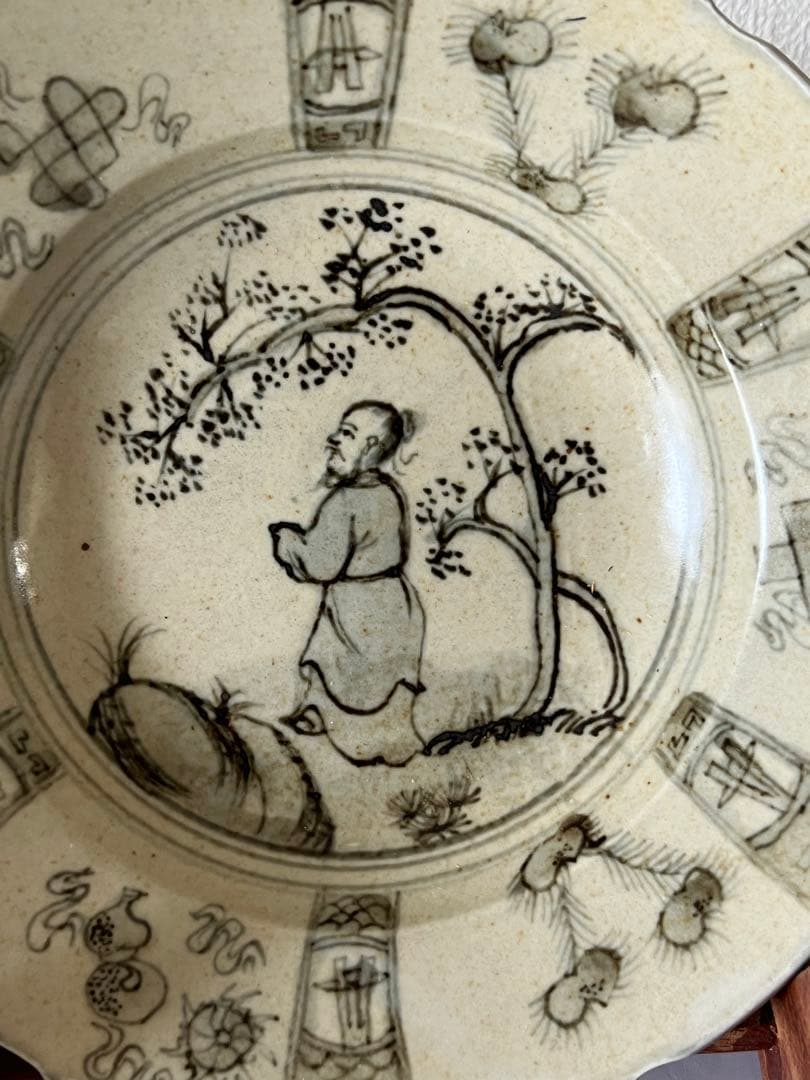 中国古美術　大明宣徳年人物花卉紋皿；西X-7