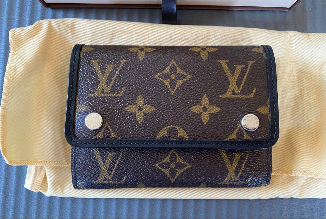 Louis Vuitton モノグラム マカサー コンパクトウォレット チェーン