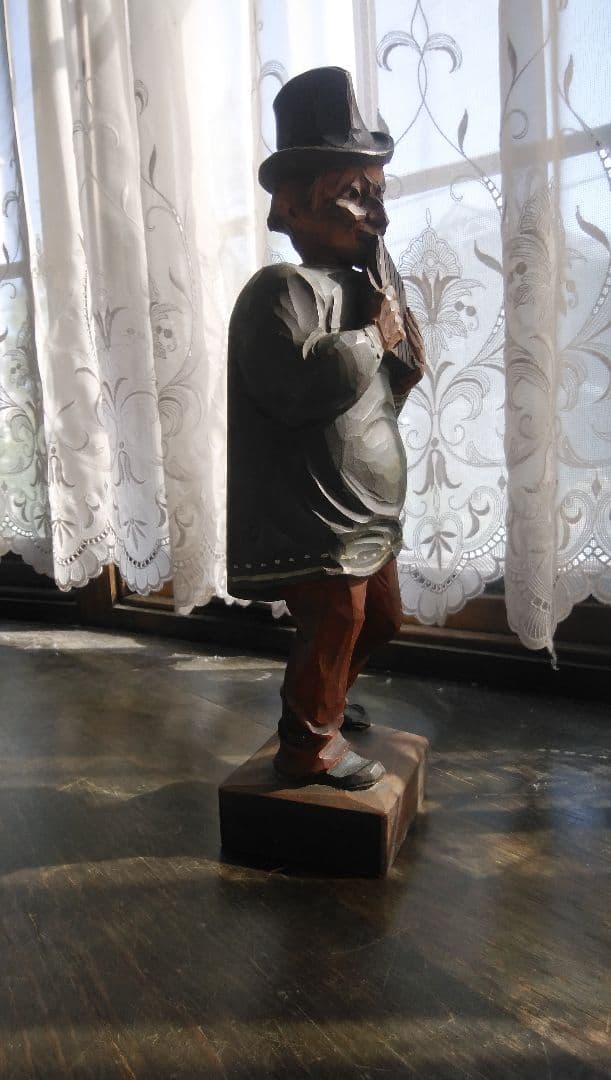 珍品コレクター向け 木製の西洋笛吹き人形