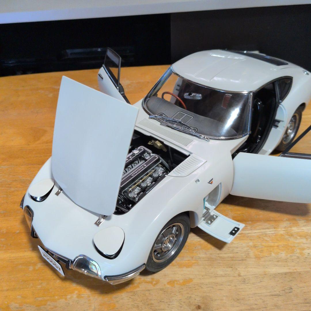 ディアゴディスティニ TOYOTA 2000GT ミニカー ホワイト1/10