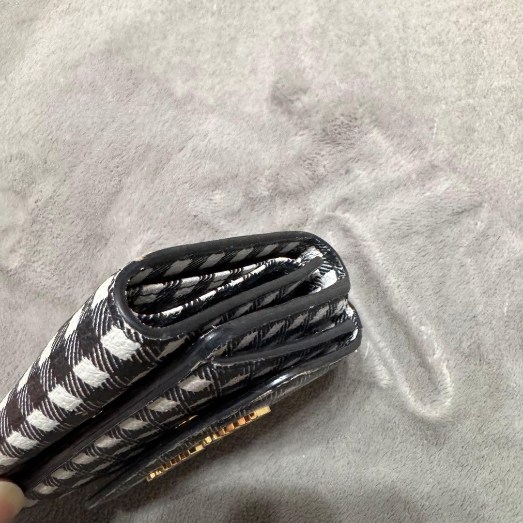 ミュウミュウ　3つ折り財布　ギンガムチェック　レザー　白　黒 ロゴ