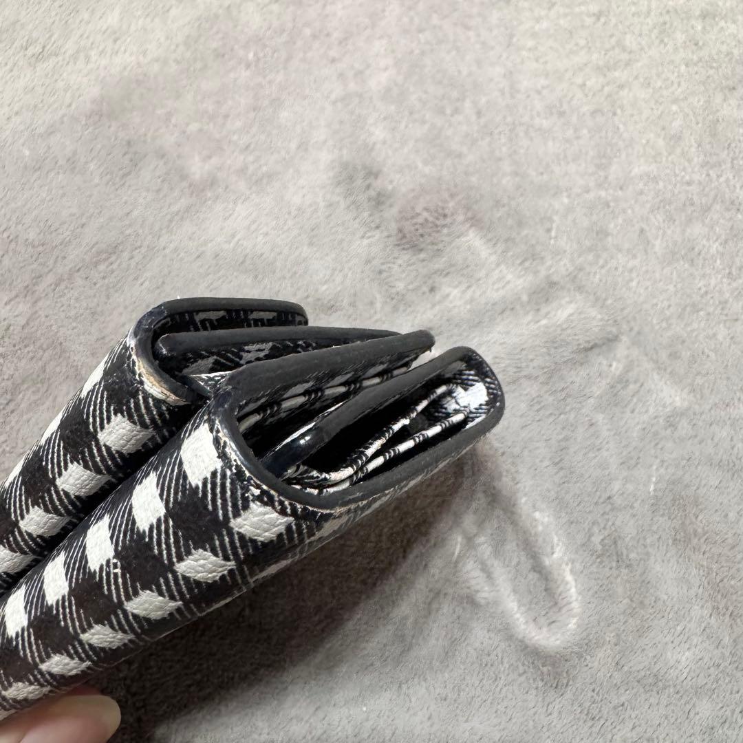 ミュウミュウ　3つ折り財布　ギンガムチェック　レザー　白　黒 ロゴ