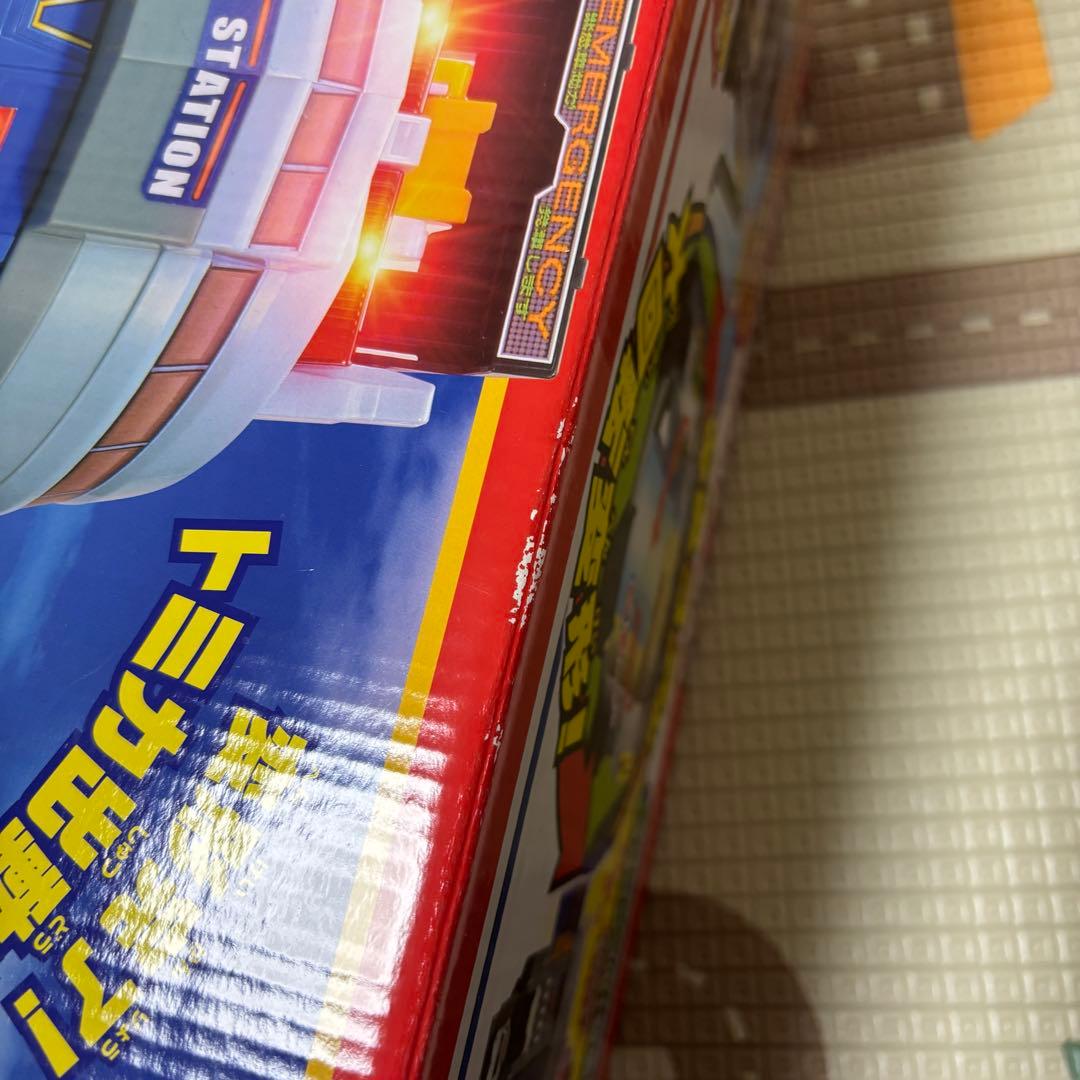 トミカ ぐるっと変形！DXポリスステーション スタンダード