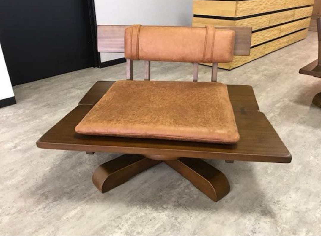 ①ダイニングテーブル