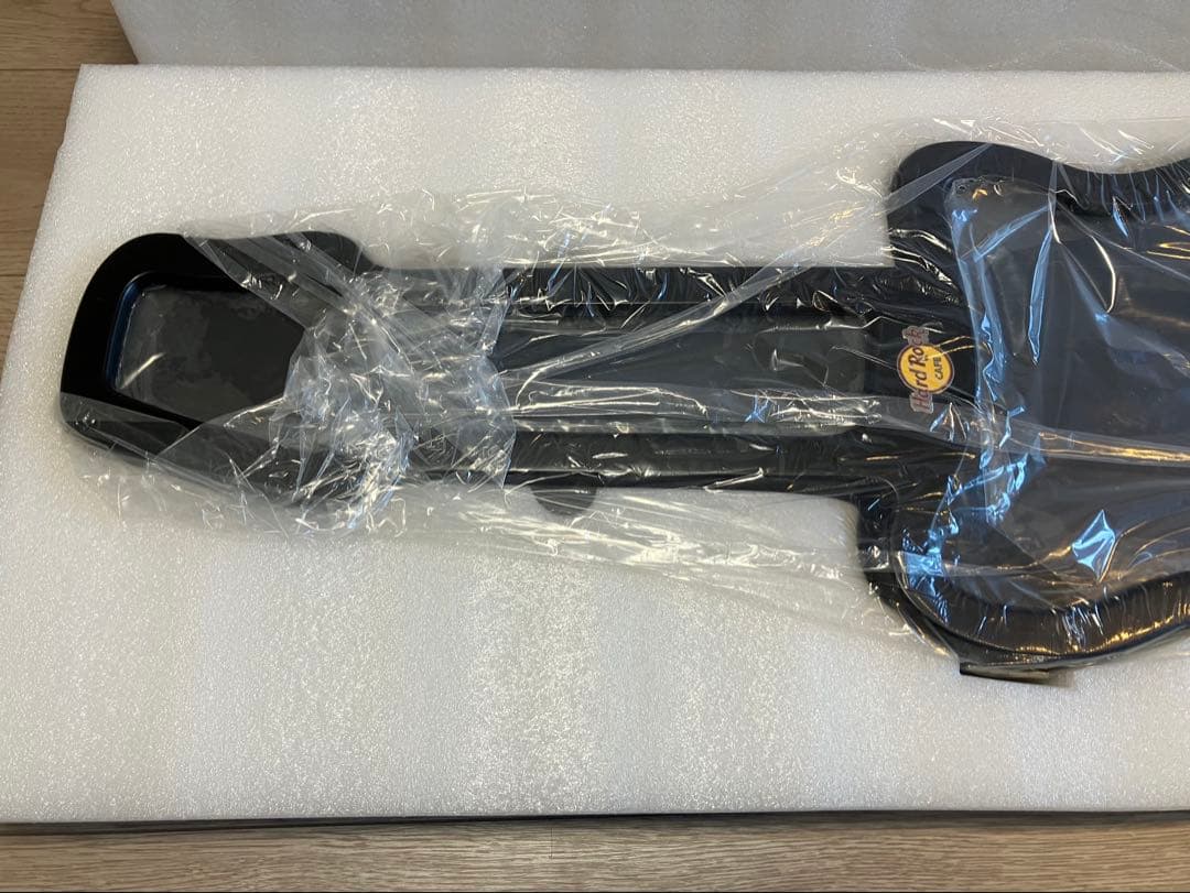 【未使用新品】ハードロックカフェ ギターケース型ピンボード