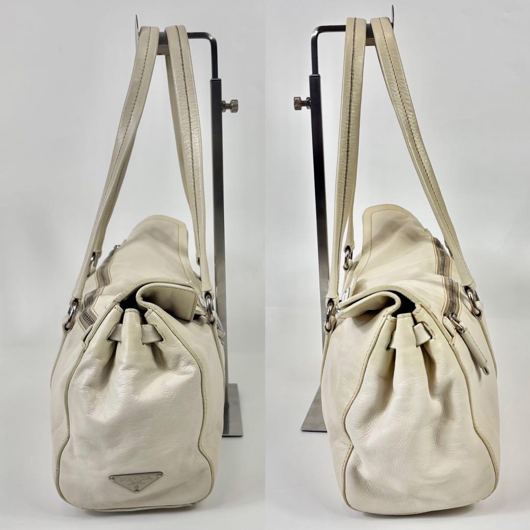 プラダ 三角ロゴ ショルダーバッグ ハンドバッグ 肩掛け Y2K ホワイト 白