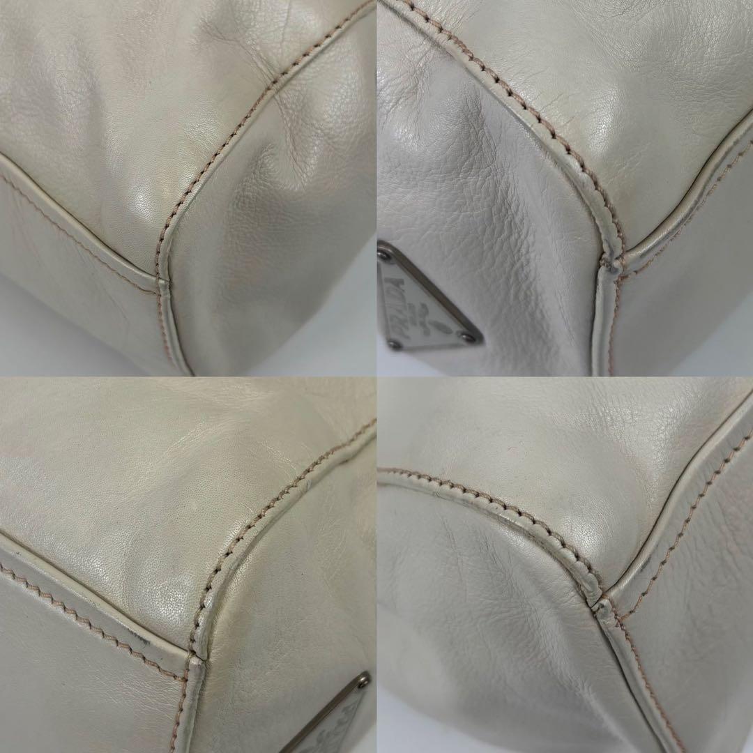 プラダ 三角ロゴ ショルダーバッグ ハンドバッグ 肩掛け Y2K ホワイト 白