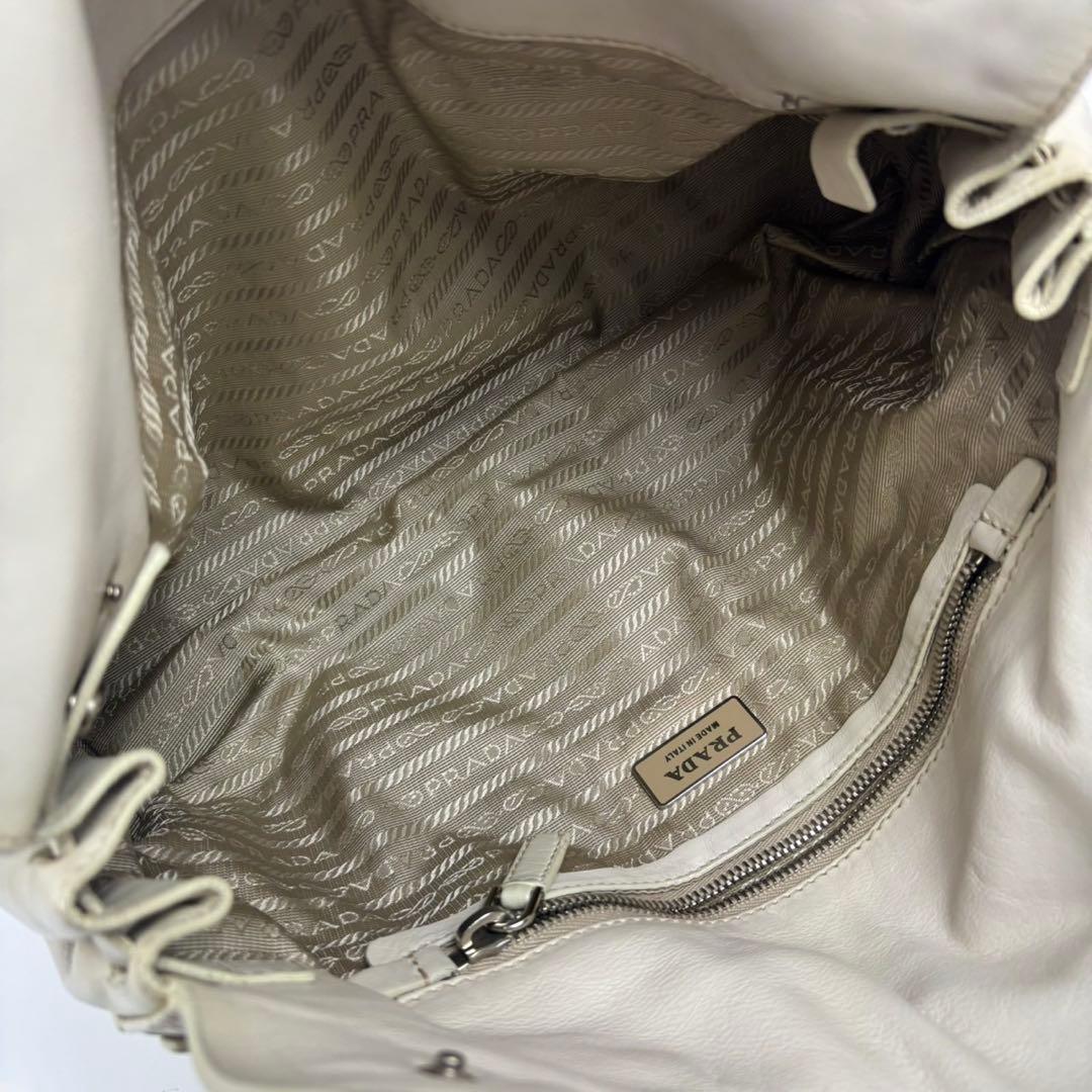 プラダ 三角ロゴ ショルダーバッグ ハンドバッグ 肩掛け Y2K ホワイト 白