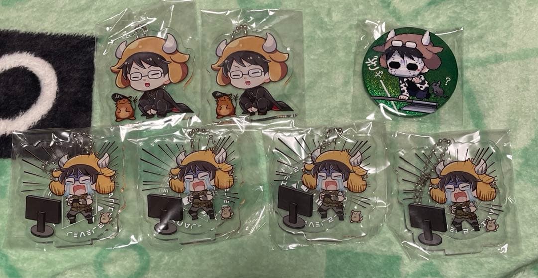 ゲーム実況者 牛沢 キーホルダー/缶バッジまとめ - メルカリ