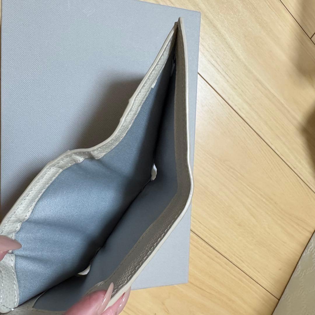 ホワイトレザー 三つ折り財布 カフネ cafune