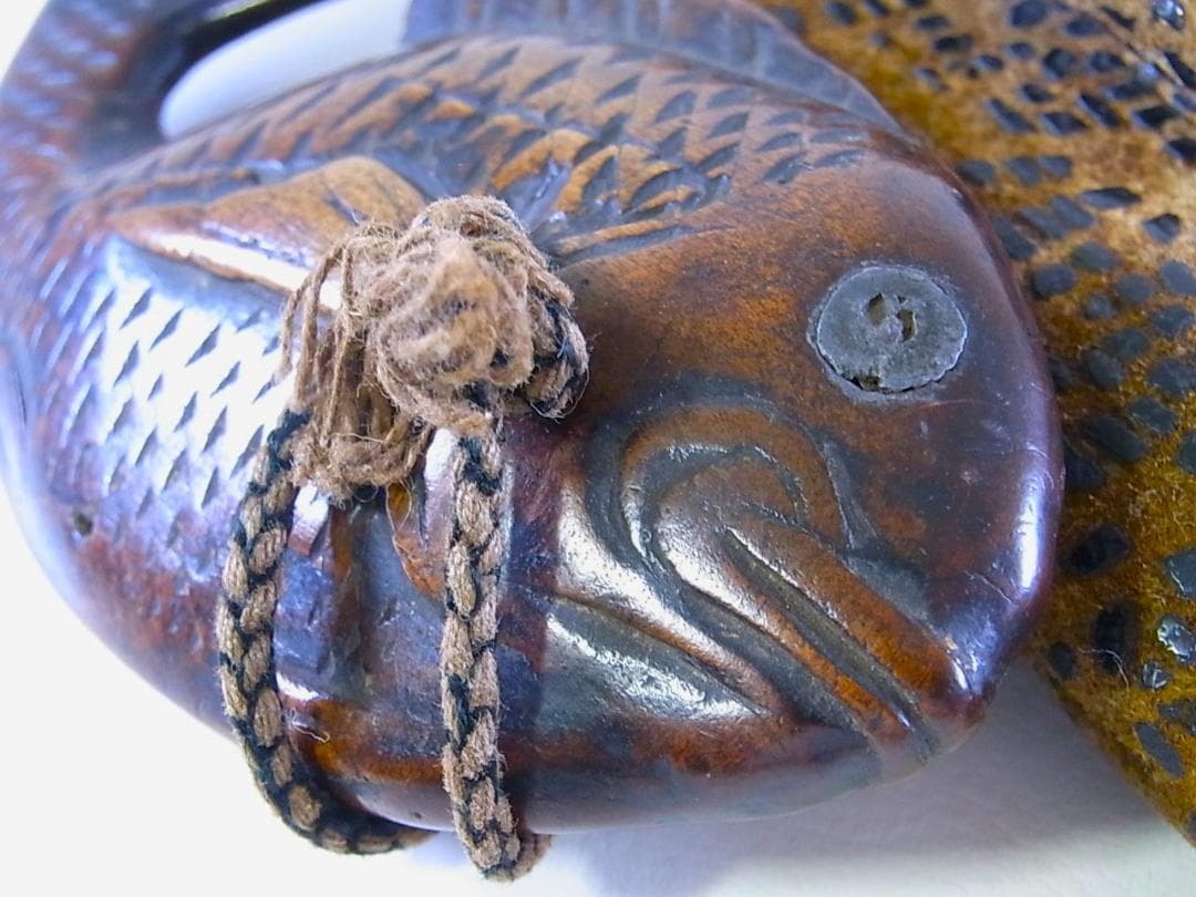 E719 】 コレクター放出品 明治時代～大正時代 アイヌ玉魚根付皮提げ袋