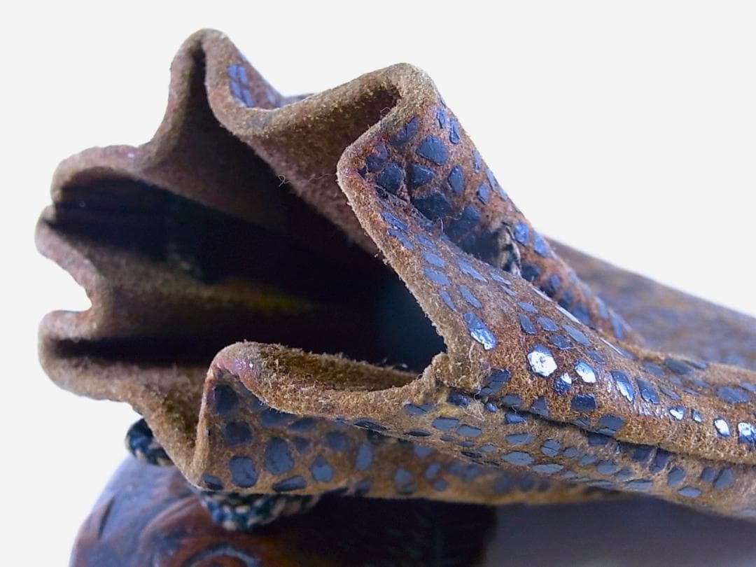 E719 】 コレクター放出品 明治時代～大正時代 アイヌ玉魚根付皮提げ袋