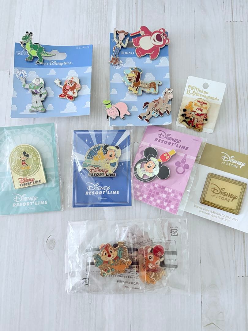 ディズニー　ピンバッジ　チャーム　127個　ディズニーストア