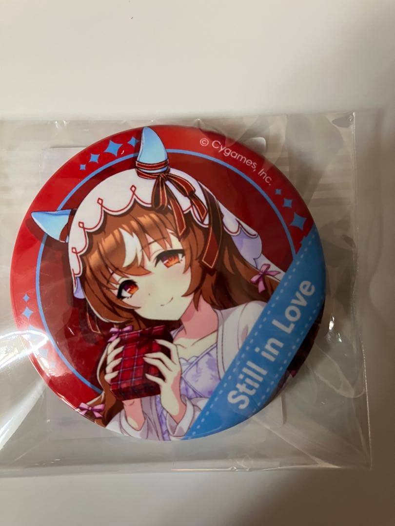 ウマ娘プリティーダービー 公式缶バッジ スティルインラブ 新千歳空港