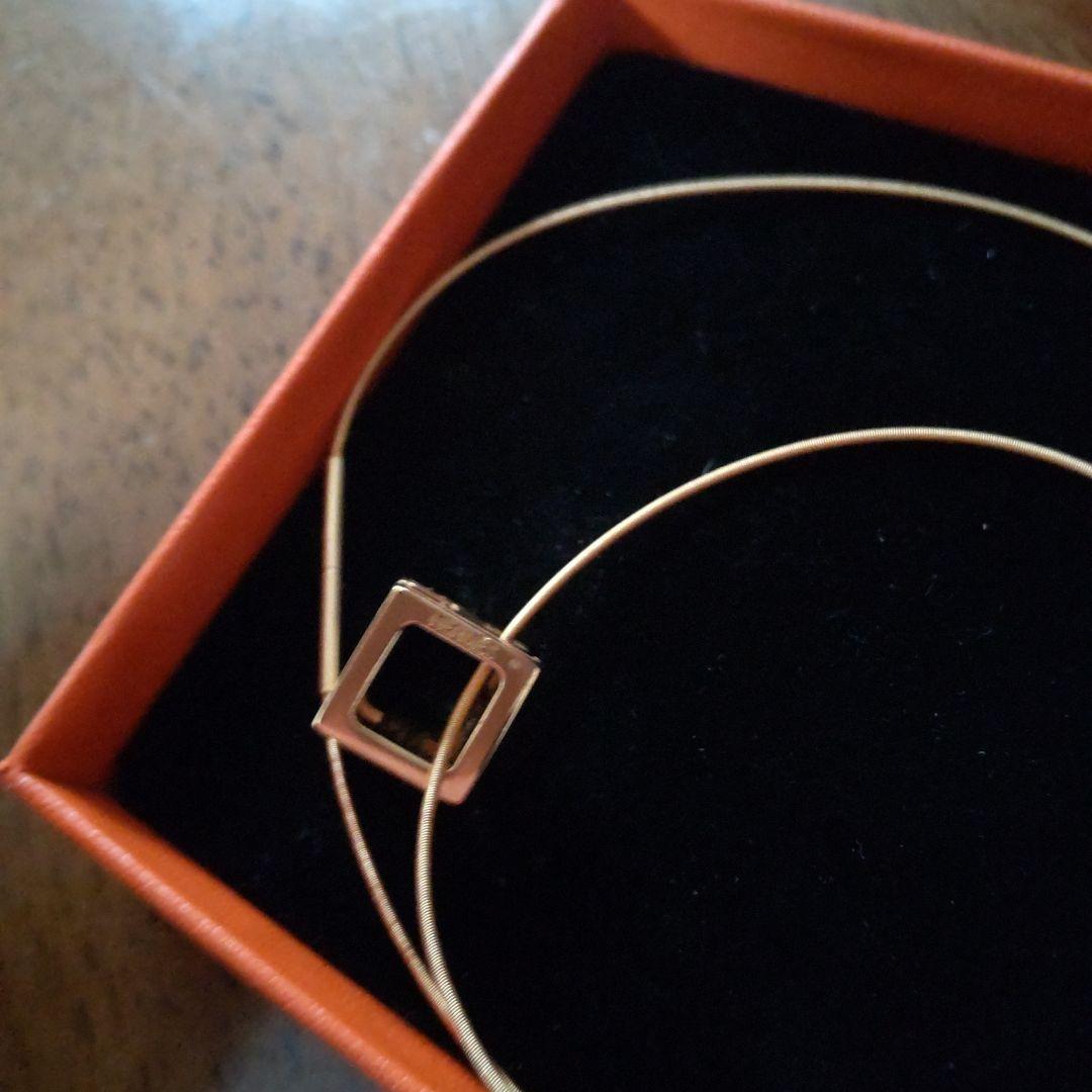 HERMES エルメス キューブ型Hペンダントトップ白