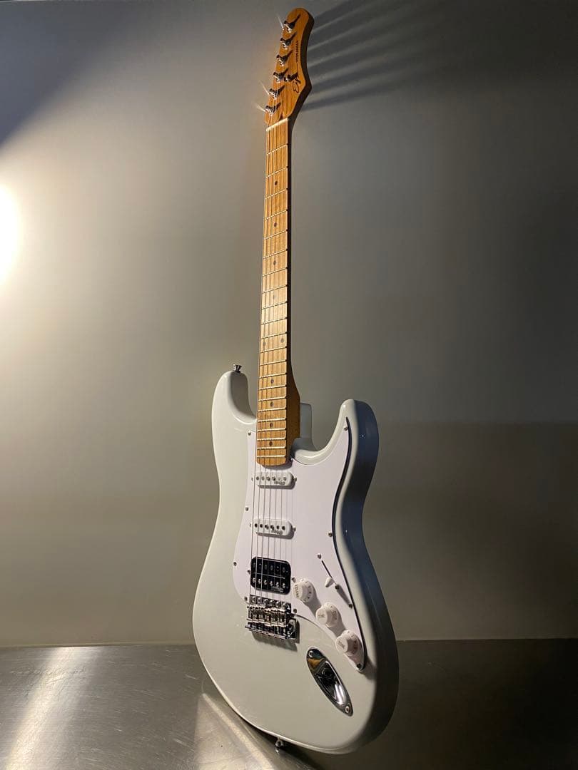 く*く様 【美品】ただの白いエレキギター く*く様 【美品】ただの白いエレキギター く*く様 【美品】ただの白い