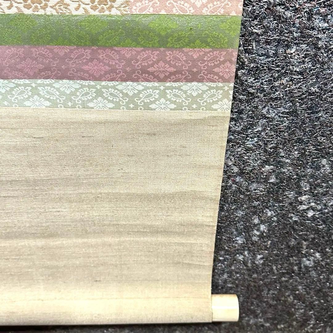 2076様感謝‼️春へ‼️座り雛「雛図」掛軸画絹本肉筆落款　栄輝筆　署名落款合わせ箱