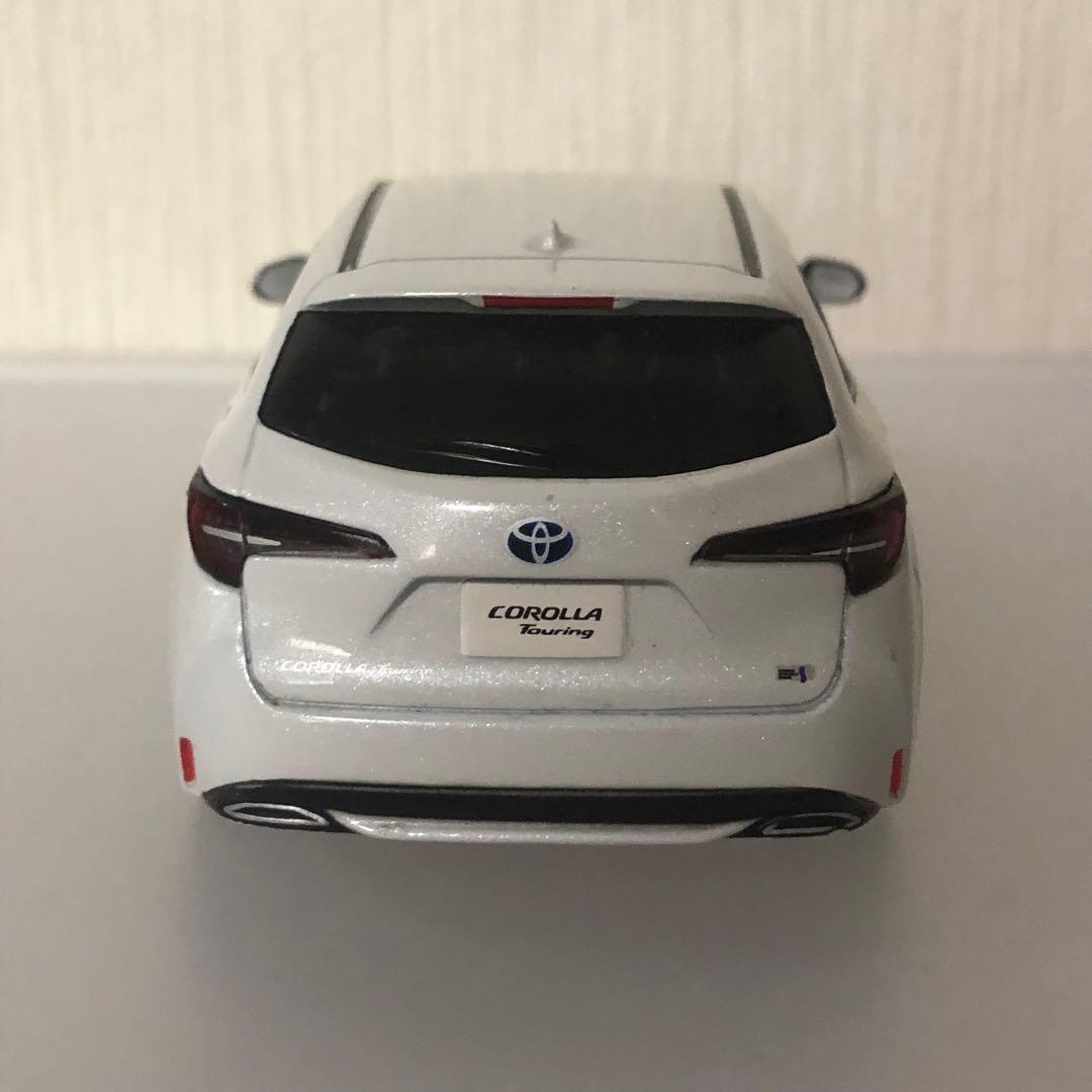 トヨタ カローラ　COROLLA Touring ホワイトパール　カラーサンプル