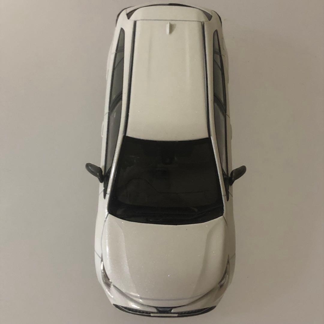 トヨタ カローラ　COROLLA Touring ホワイトパール　カラーサンプル