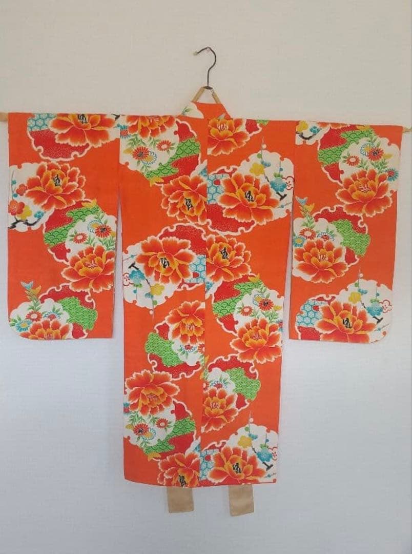 七五三　3歳で使用　オレンジ花柄着物•髪飾りセット