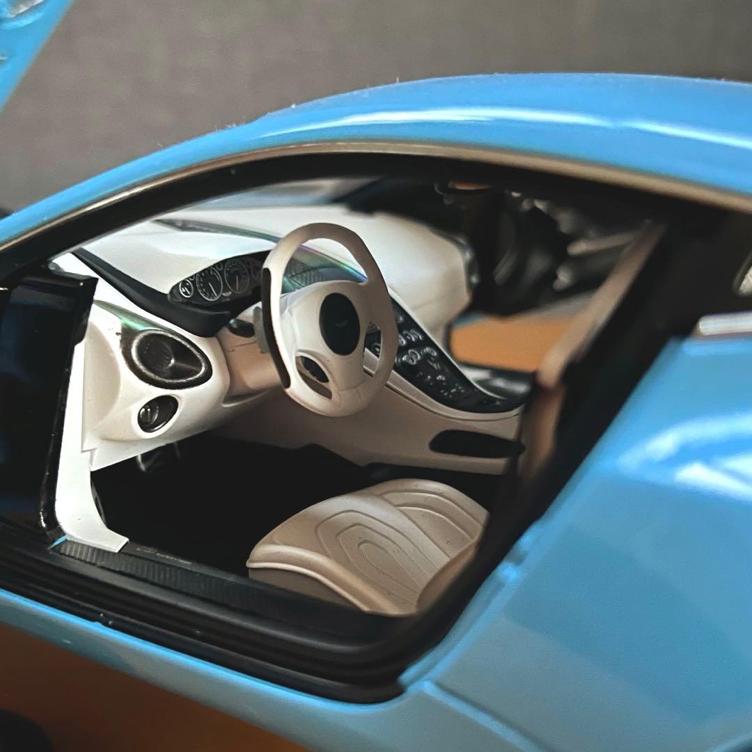 【ミニカー 美品】オートアート 1/18 アストンマーチン ONE-77