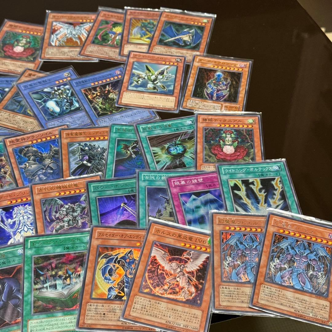 【引退品】遊戯王カード 引退品 まとめ売り　ブルーアイズ　ブラックマジシャン