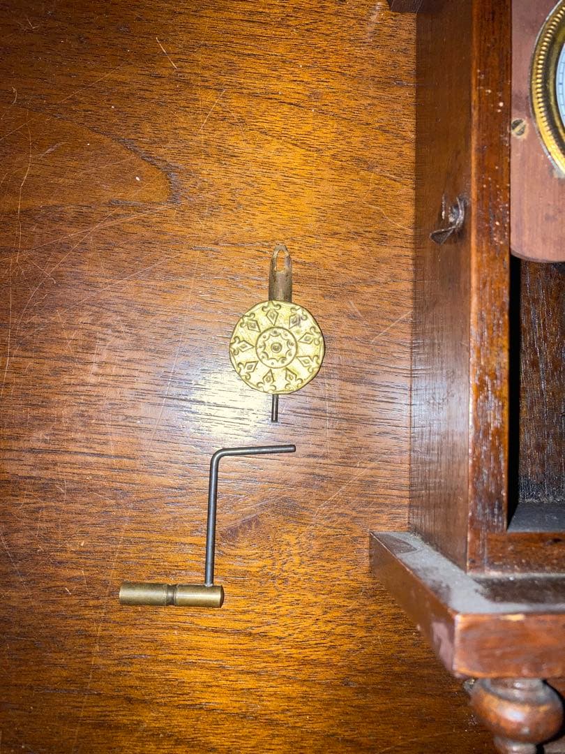 ユンハンスモデル　(極レア)小型サイズ 柱時計です。(文字盤ホーロー)