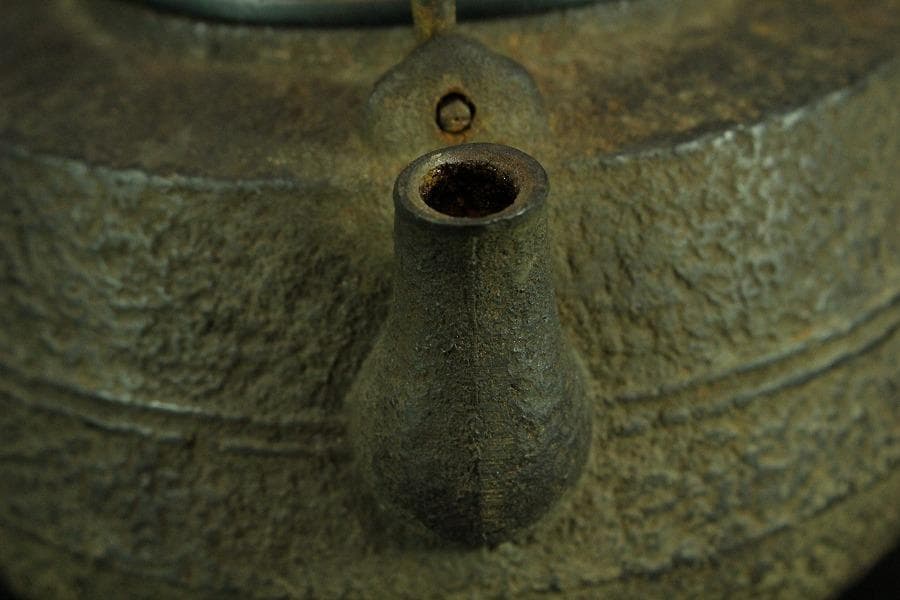 大講堂 横文字 鉄瓶(K-LC591)