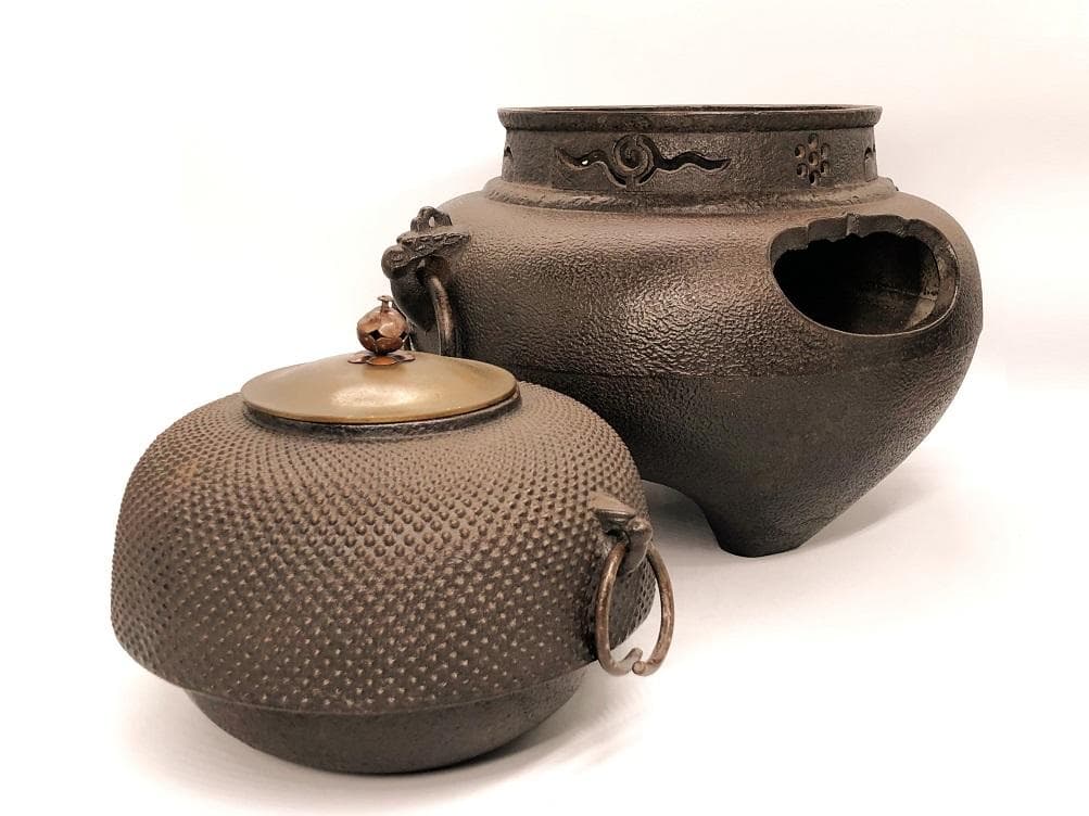 裏千家15世鵬雲斎大宗匠御書付『大鶴首釜』13代大西浄長造（共箱）千家十職