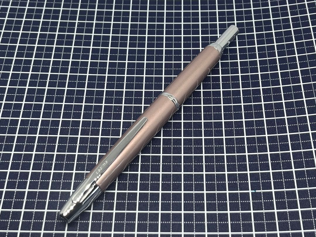 美品　パイロット　キャップレス デシモ　シャンパンピンク　18K M 中字　箱付