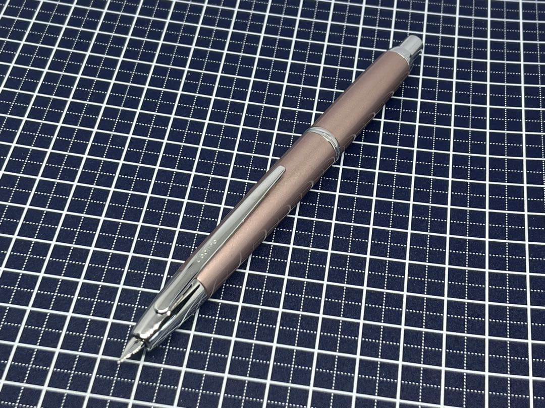 美品　パイロット　キャップレス デシモ　シャンパンピンク　18K M 中字　箱付