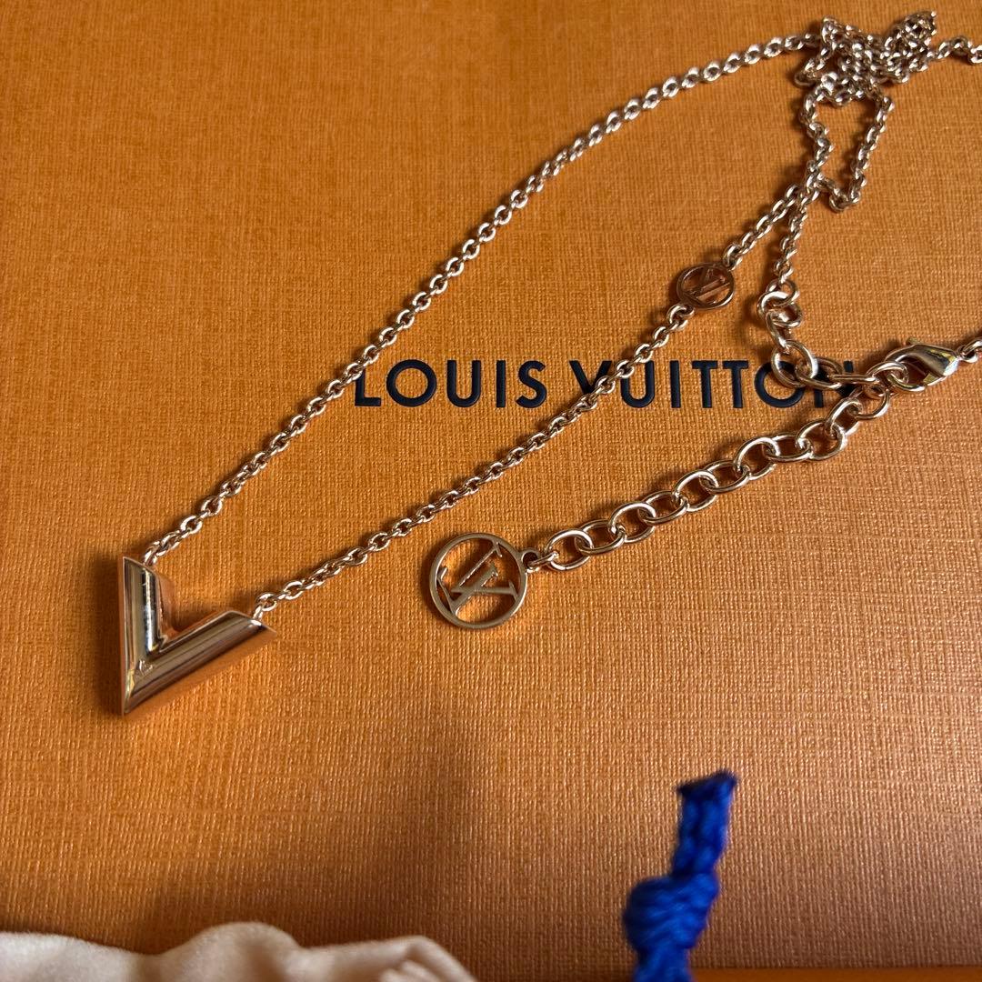 LOUIS VUITTON エッセンシャルVピンクゴールド