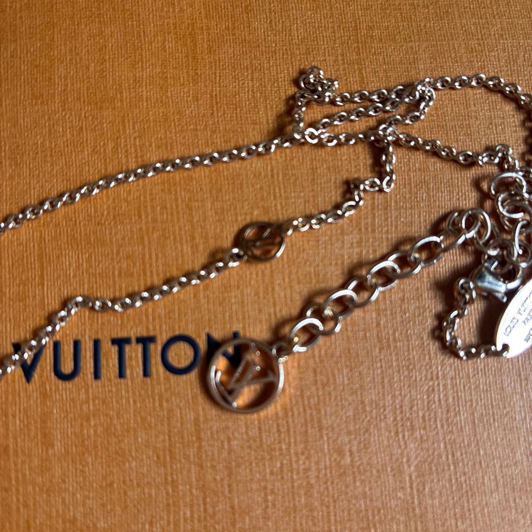 LOUIS VUITTON エッセンシャルVピンクゴールド