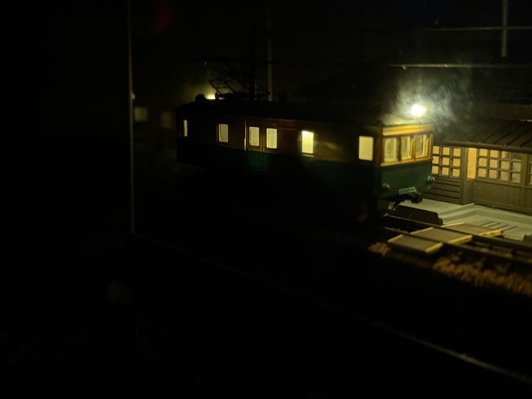 昭和をかもしだす懐かしの停車場、昼と夜の現風景、神戸梅田、レトロ夢の希少逸品。